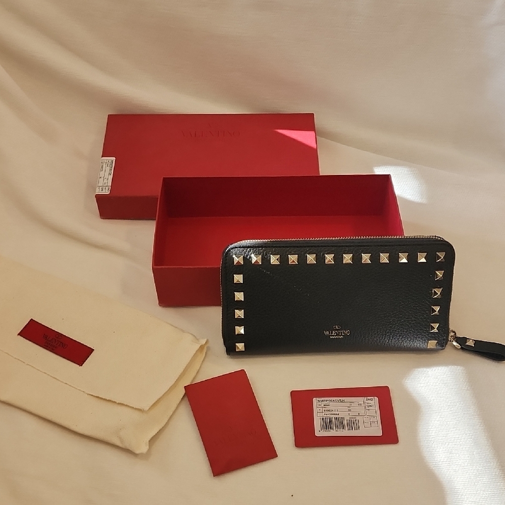 Valentino Garavani Black Leather Rockstud Zip Wallet with Gold Studs